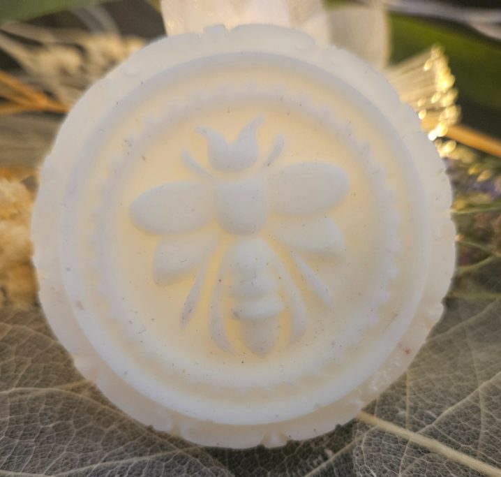 abeille ,cire ,bougie ,parfum de grasse idée cadeaux bougie parfumée